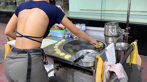 The Most Popular & Hard Working Pancake Roti Lady In Bangkok - Thailand Street Food