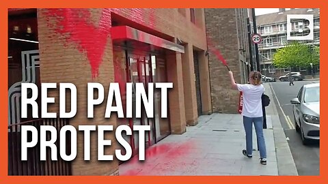 Vandals Cover U.K. Labour HQ in Red Paint to Demand Israel Arms Embargo
