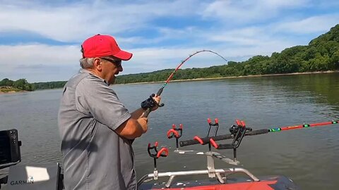Let me show you the EASIEST WAY to Catch Catfish on the Ohio River