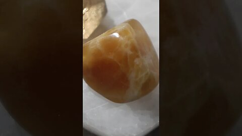 The Bright and Gentle Honey Calcite Helps You Uplift Your Motivation and Confidence! 🌞 🧘‍♀️🍯