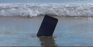 Sea, waves and smartphone