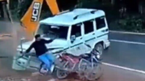 Most lucky people alive in dangerous road accident to ever recorded in camera