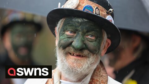 Morris dancers perform in green face paint for first time in 500 years
