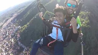 Hilarious reaction to a paragliding trip!