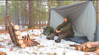 Solo Backcountry Winter Camping & Campfire Cooking - Bushcraft Tarp Shelter