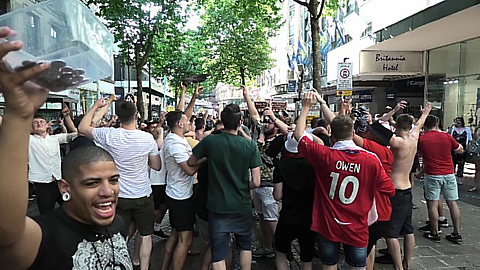 England World Cup Football Fans Interrupt Beatboxer In Birmingham