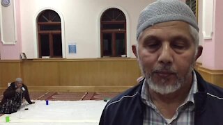 SOUTH AFRICA Cape Town - Iftar at Hout Bay Mosque. (Video) (Ykp)