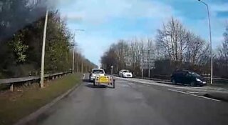 Trailer beaks loose from car whilst driving!