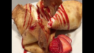 YUM! Deep-fried cheesecake at Jake's Unlimited - ABC15 Digital