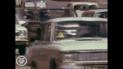 Trânsito e carros na União Soviética - 1976 (traduzido)