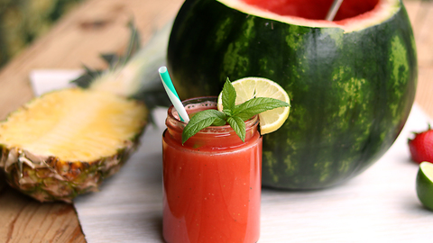 Fruchtig sommerliche Wassermelonen Bowle