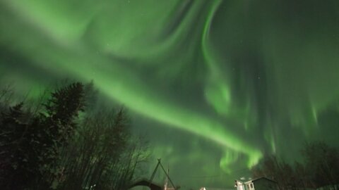 Jaw-dropping footage shows Northern Lights dancing across sky