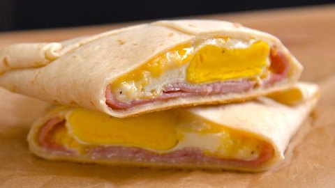 These Ham & Cheese Breakfast Pockets Require Absolutely ZERO Clean-Up