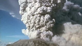 Stor askesky fra Sinabung vulkanen, Indonesia