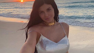Kylie Jenner Sparks PREGNANCY Rumors Again With A Tweet!