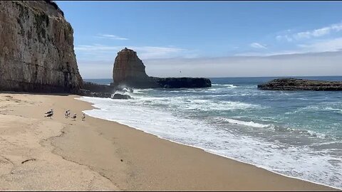 Four Mile Beach: Waterfalls on the rocks:15 Minutes of Natural Ocean Wave Sounds for Meditation.,