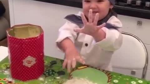 Little girl has big dreams of becoming a chef