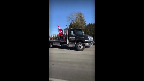 🇨🇦POLICE BLOCKADE🇨🇦 **TRUCKS GO OVER CENTRE ISLAND**