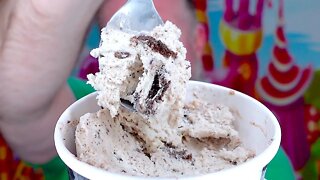 Breyers Oreo Cookies & Cream Frozen Dairy Dessert | Ice Cream Review