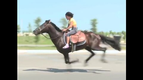 OMG! 12years old super girl fast horse riding | how do this kid do that?