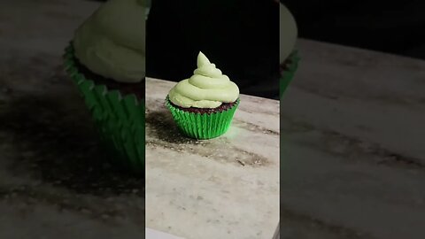 Frosting Andes Mint Chocolate Cupcakes - Natural Green Buttercream