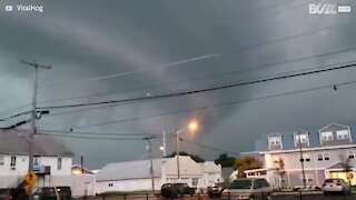 Bombeiros quase são atingidos por raio durante tempestade