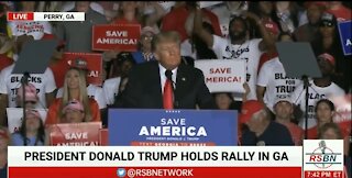 Trump Crowd Erupts Into 'Build That Wall' Chant