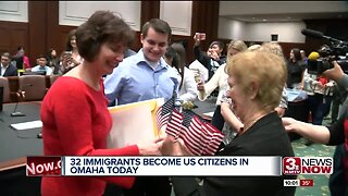 32 immigrants become U.S. citizens in Omaha Friday