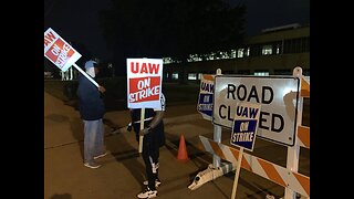 Gm workers on strike, talks resume this morning