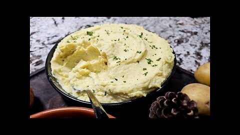 Easy Creamy Mashed Potatoes and Savory Gravy: Grandma's Thanksgiving Recipe