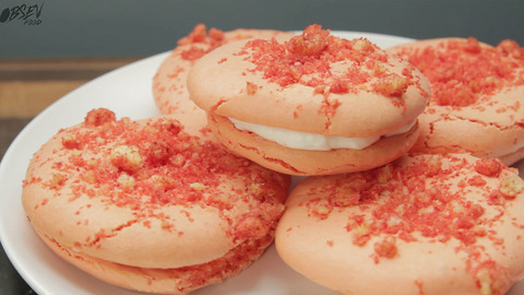 Falmin' Hot Cheetos Macarons