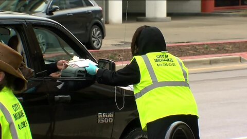 City of Milwaukee sets up drive-thru early voting during coronavirus pandemic