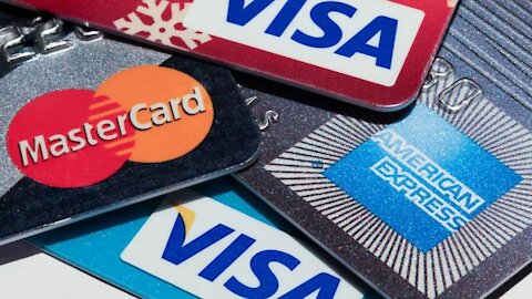 Ton paiement de carte de crédit va coûter encore plus cher dès le mois prochain au Québec
