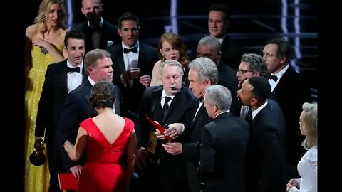 'La La Land' and 'Moonlight' debacle is the talk of Vanity Fair party