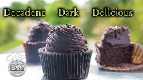 How to Bake Perfectly Flat Chocolate Cupcakes| പഞ്ഞി പോലത്തെ ചോക്ലേറ്റ് കപ്പ് കേക്ക് .