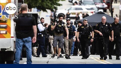 Cops engage in standoff with gunman in Pittsburgh