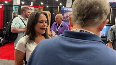 Gail Gage Discusses WTC 7 Evidence with Attendee at NFPA Convention in Las Vegas - June 2023
