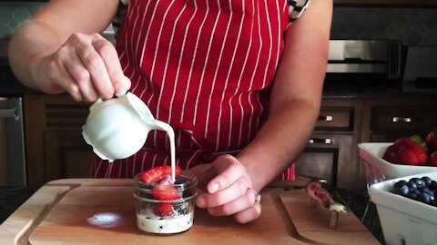 How to make classic berries & cream in 5 minutes