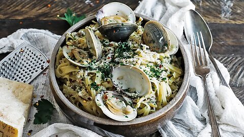 Linguine with Clam Sauce Recipe (Pasta Alle Vongole)