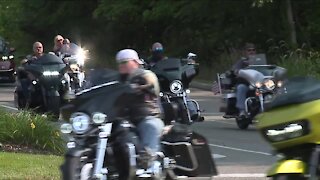 VIDEO: Hundreds of motorcycles join in funeral procession of Vietnam veteran