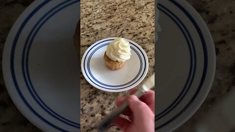 How To Eat a Cupcake like a PRO