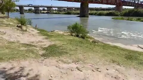 Reportero mexicano desmiente supuesta muerte de migrante el río Bravo en Piedras Negras (30/07/2022)