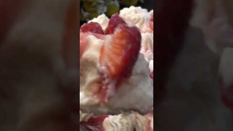 Fluffy creamy dessert #dessert #strawberrycake #dessertrecipe #csikitchentv