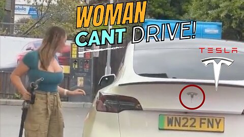 LoL Moments: Women's Hilarious Traffic Fails! 🚗😂 | Funny Fail Compilation