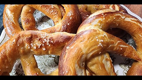 Easy Soft Pretzels (English Version) #pretzels