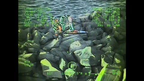 Coast Guard airlifts injured hiker from Grays Harbor South Jetty, Wash.