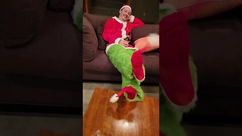 grinch wiggling his toes
