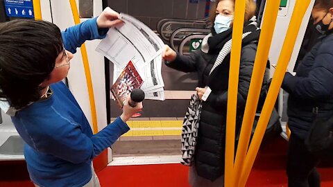 POESÍA EN TIEMPOS DE CORONAVIRUS: "La Caja", recitada en el metro de Madrid.