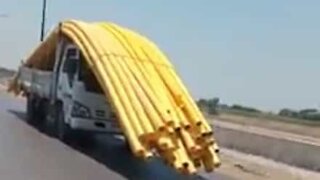 Camião transporta mercadoria de forma perigosa