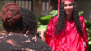 Positively Cincinnati: Photographer gifts photo shoots to 2020 grads